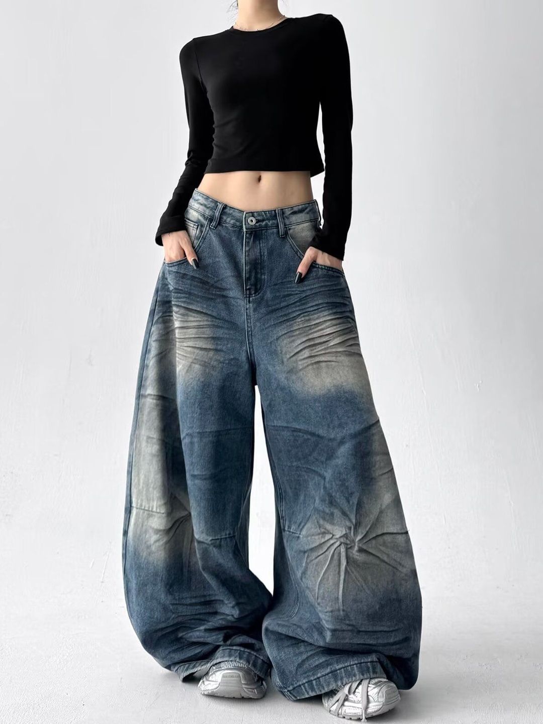 Women Wide Leg Mid-Rise Light Fade Jeans
