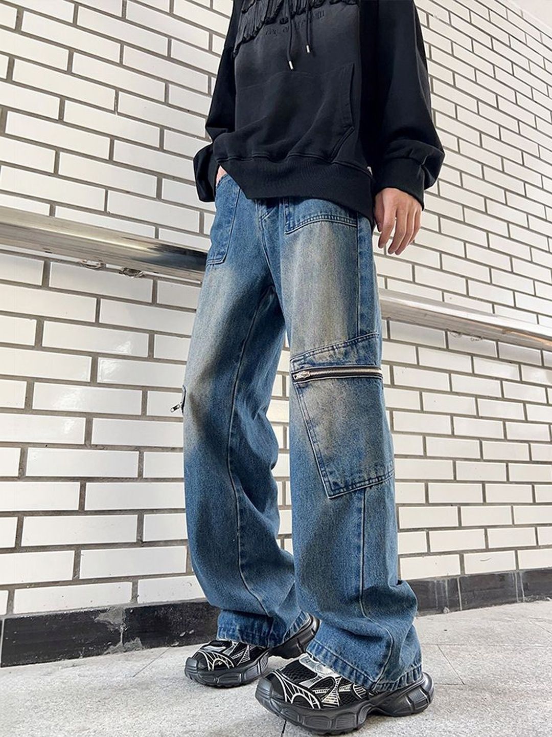 Men Relaxed Fit Mid-Rise Light Fade Jeans