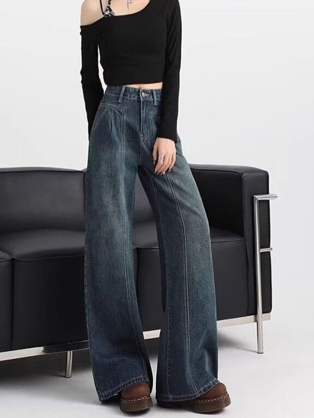 Women Straight Fit Mid-Rise Dark Fade Jeans