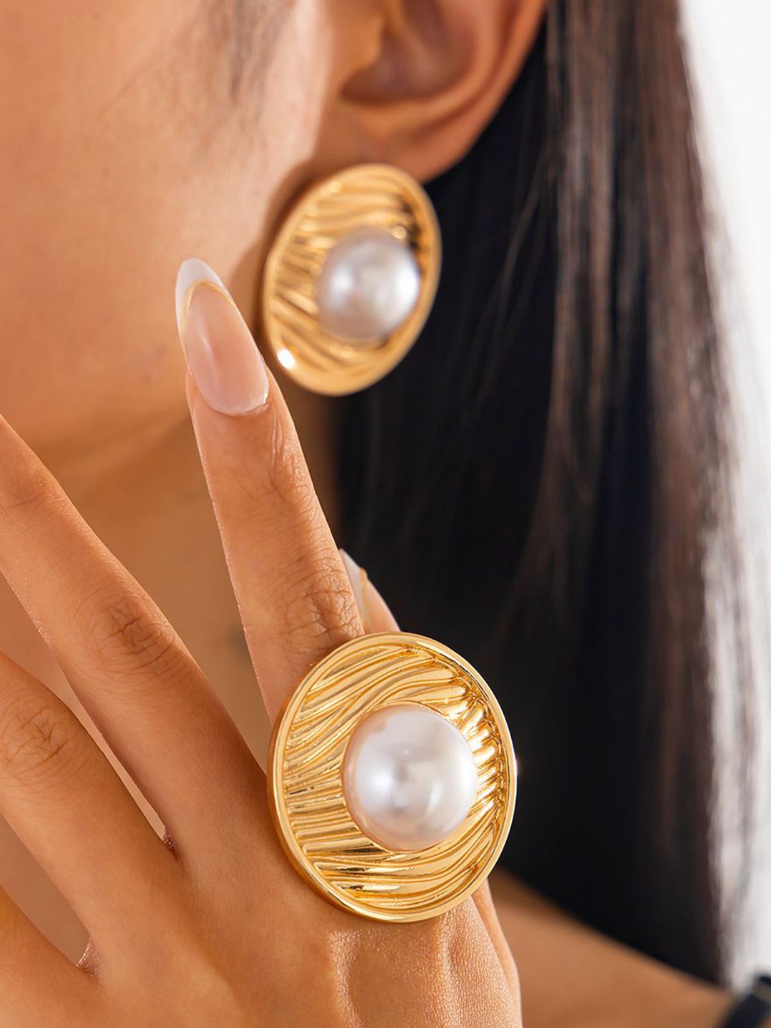 Gold Plated Artificial Beads Beaded Circular Shaped Studs