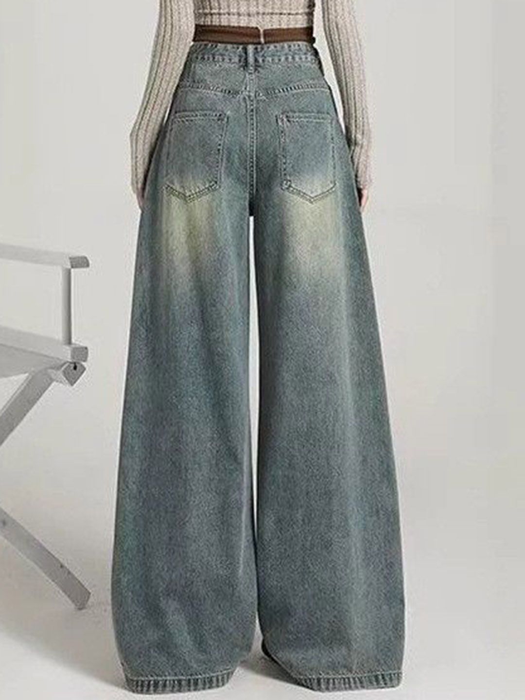Women Relaxed Fit Mid-Rise Light Fade Jeans