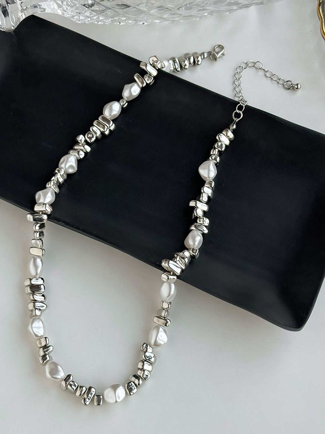 Silver-Plated Artificial Beaded Enamelled Minimal Necklace