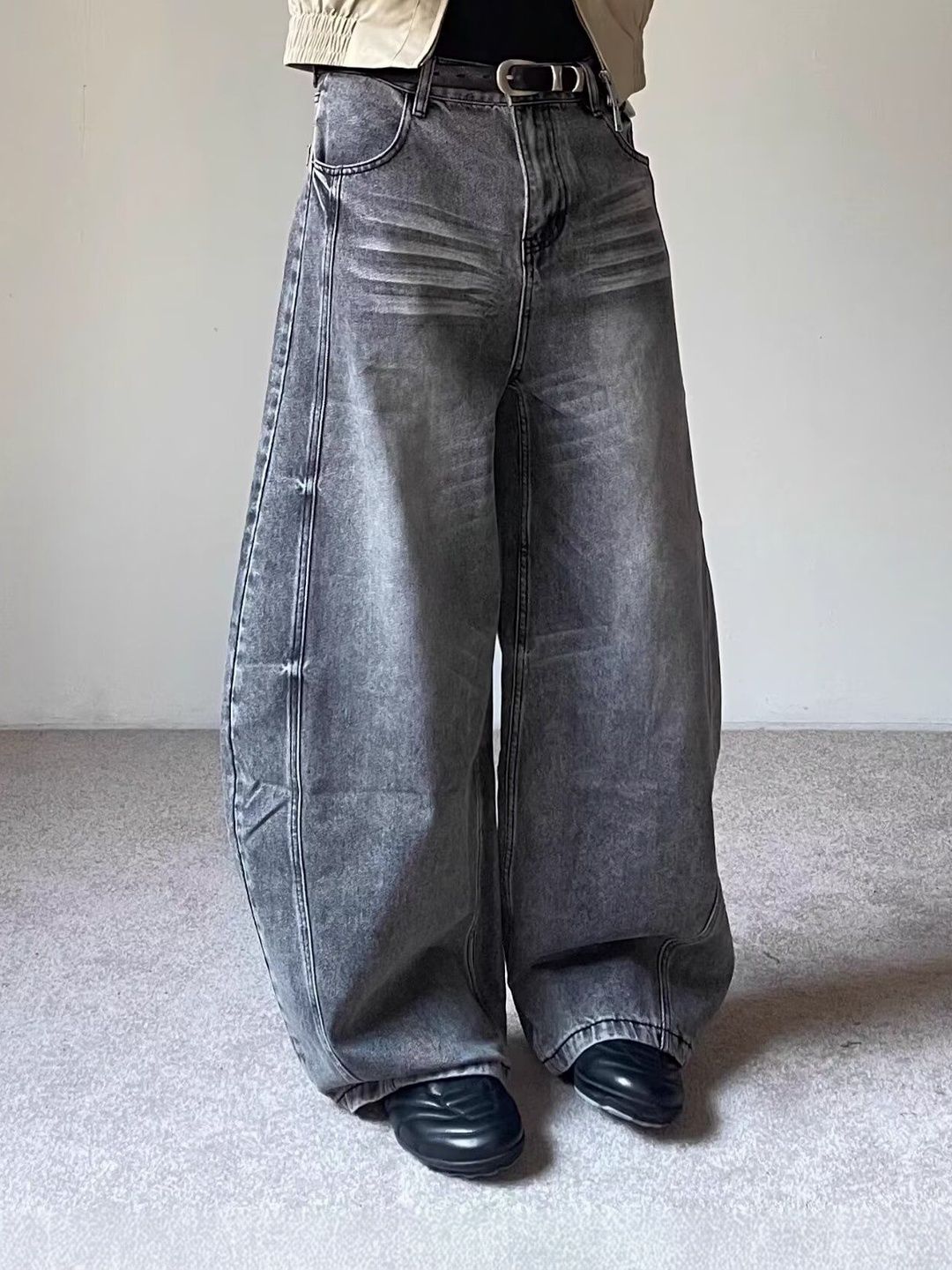 Men Wide Leg Mid-Rise Light Fade Jeans