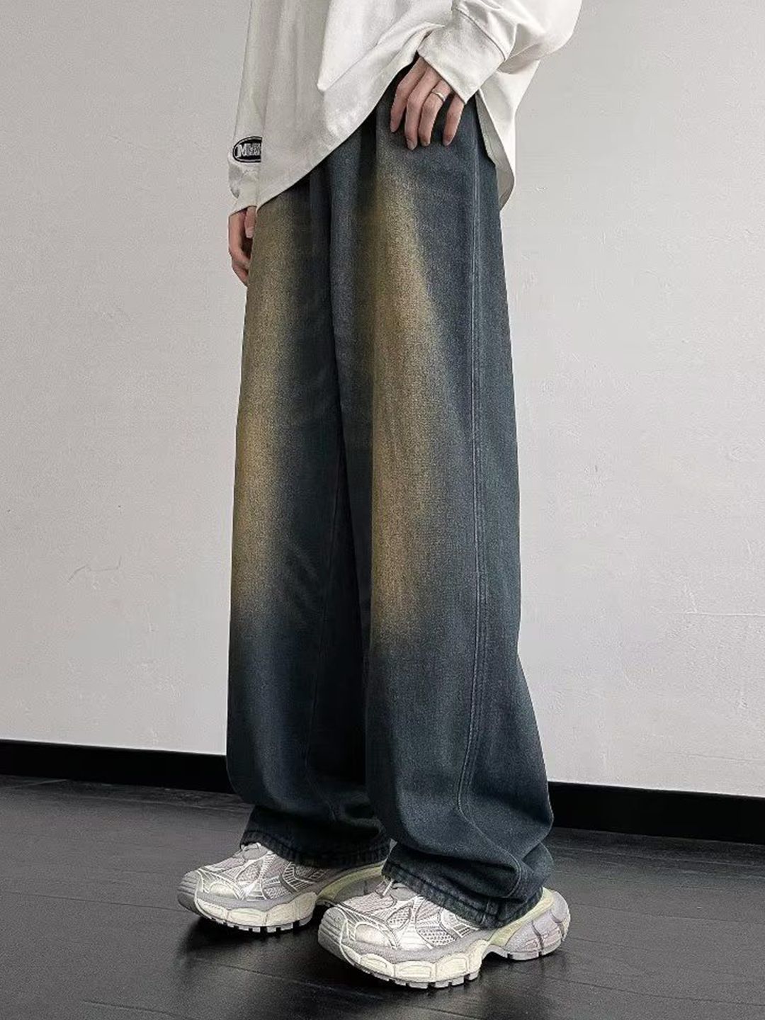 Men Mid-Rise Heavy Fade Wide Leg Jeans