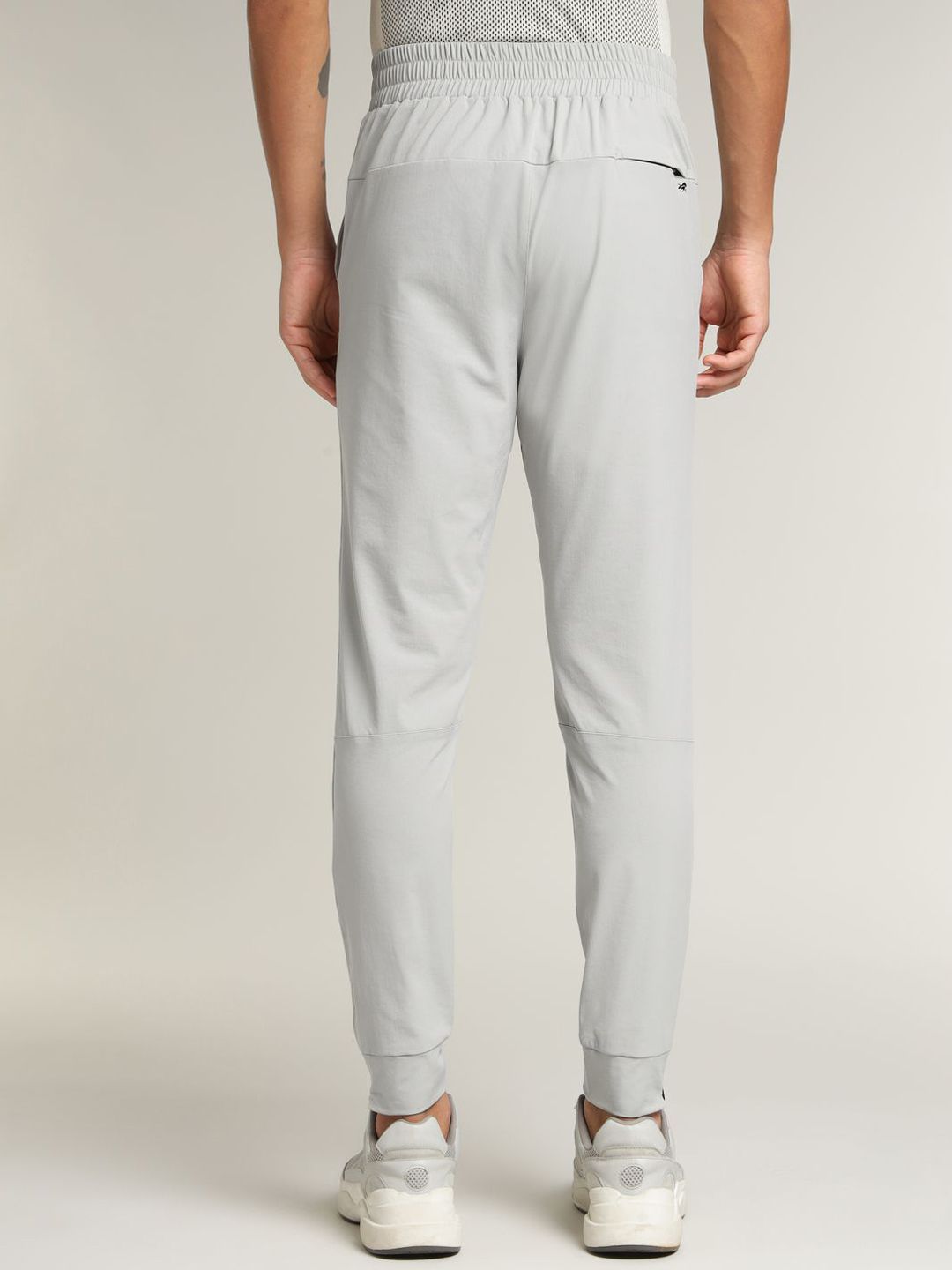 Men Smart Slim Fit Mid-Rise All-Day Joggers Trousers