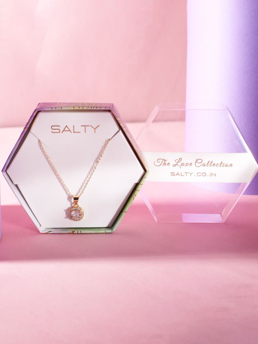 SALTY Pack of 2 Women Gleam Kiss Necklace
