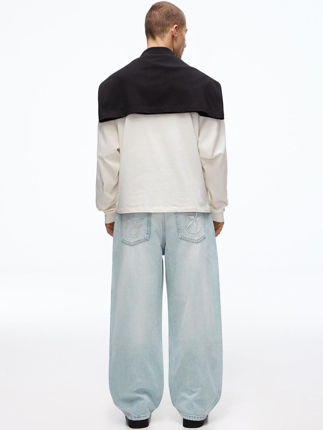 Embroidered barrel-leg jeans