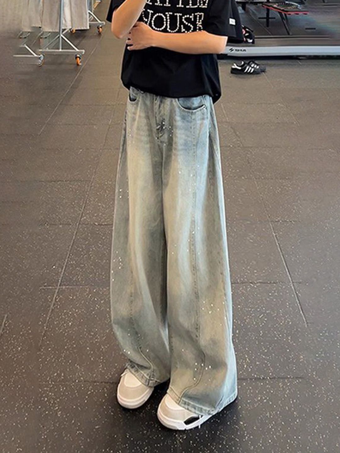 Men Wide Leg Mid-Rise Light Fade Jeans