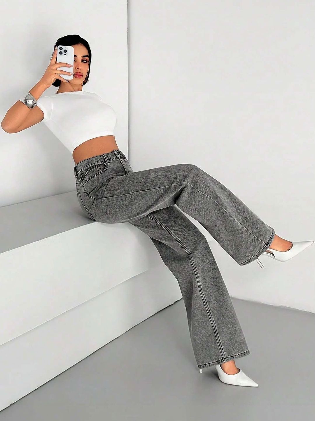 Women Classic Wide Leg Mid-Rise Stretchable Jeans