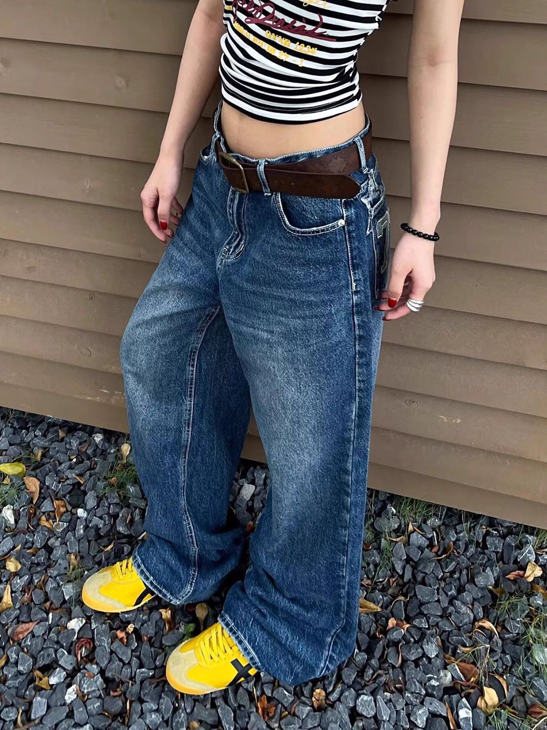 Women Cotton Mid-Rise Low Distress Light Fade Baggy Fit Jeans