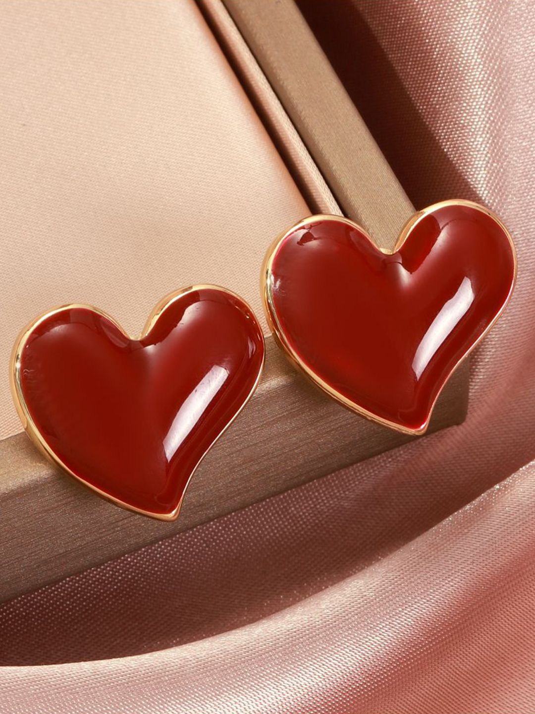 SALTY Pack of 2 Women Heart of Rouge Earrings