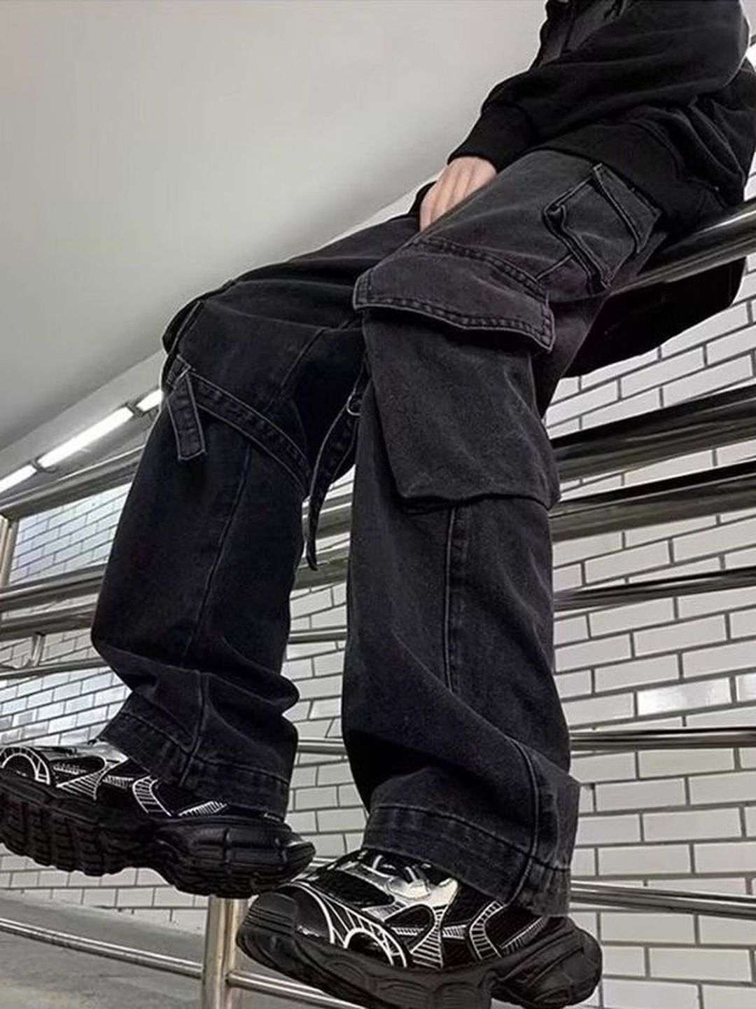 Men Relaxed Fit Mid-Rise Light Fade Jeans