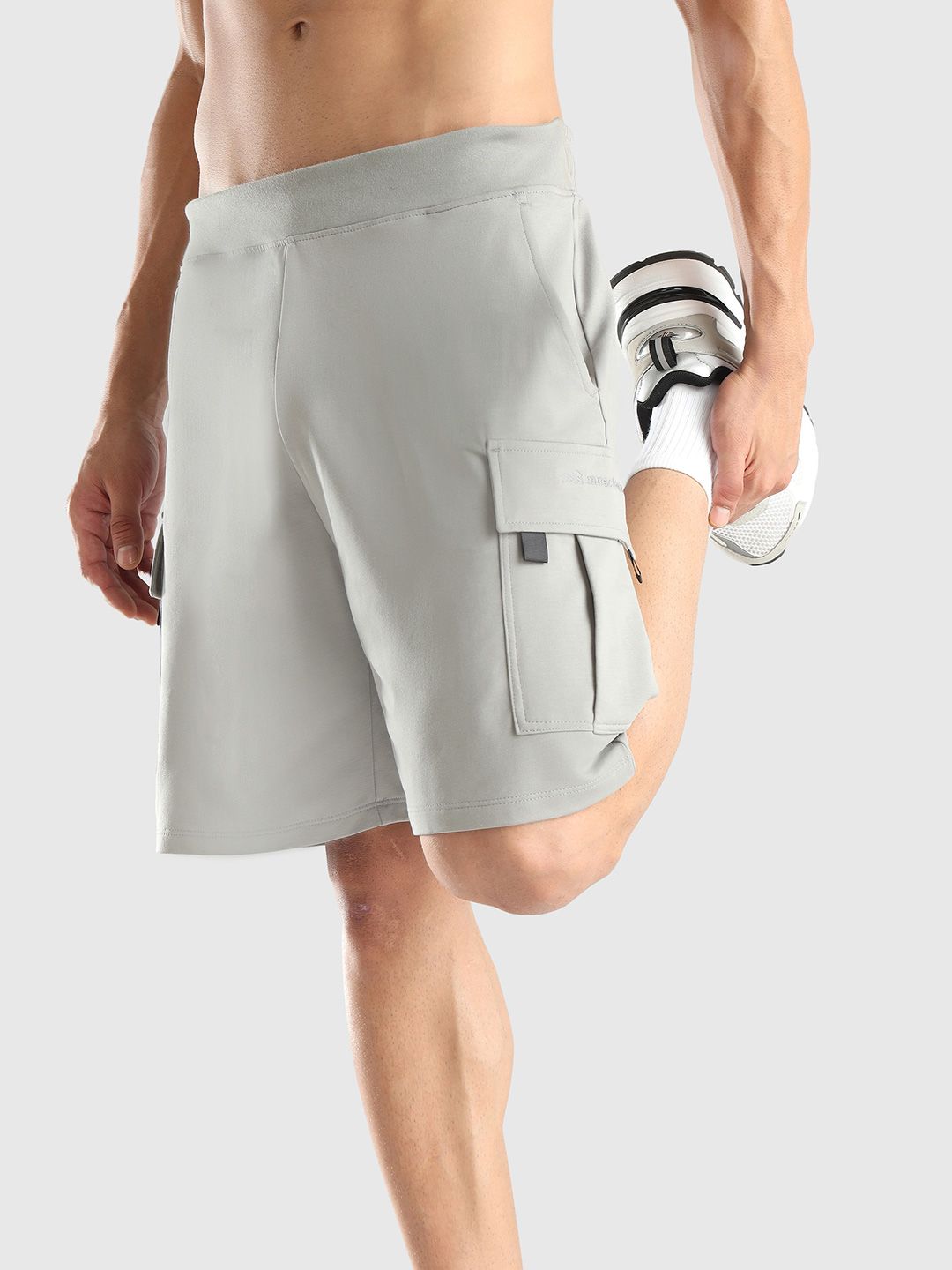 Men Regular Fit Mid-Rise Cargo Shorts