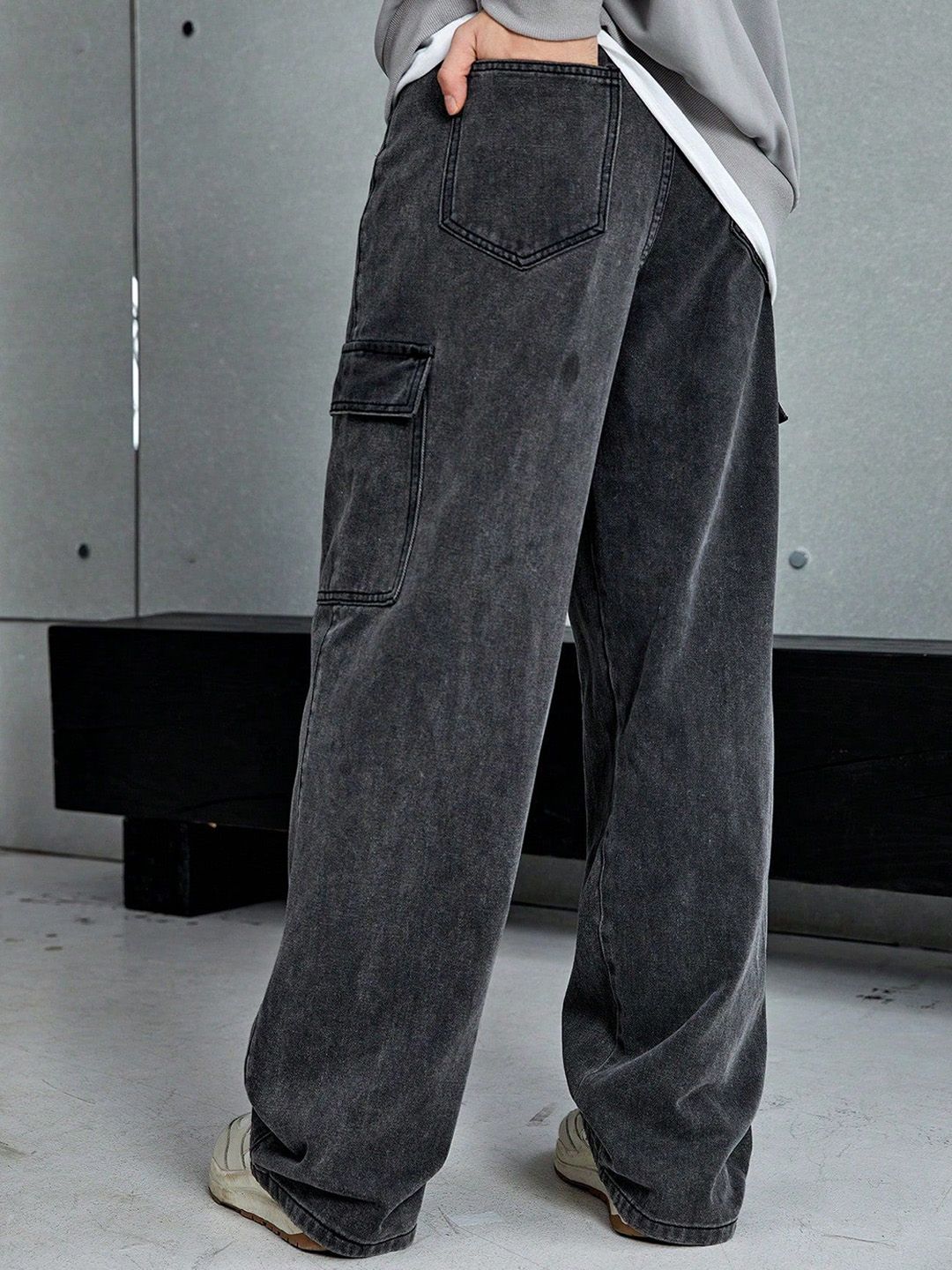Men Regular Fit Mid-Rise Stretchable Cargo StylesJeans