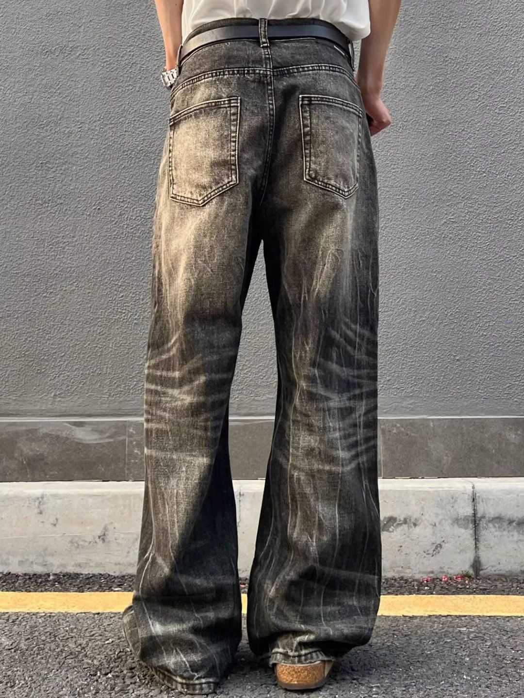 Men Baggy Mid-Rise Light Fade Jeans