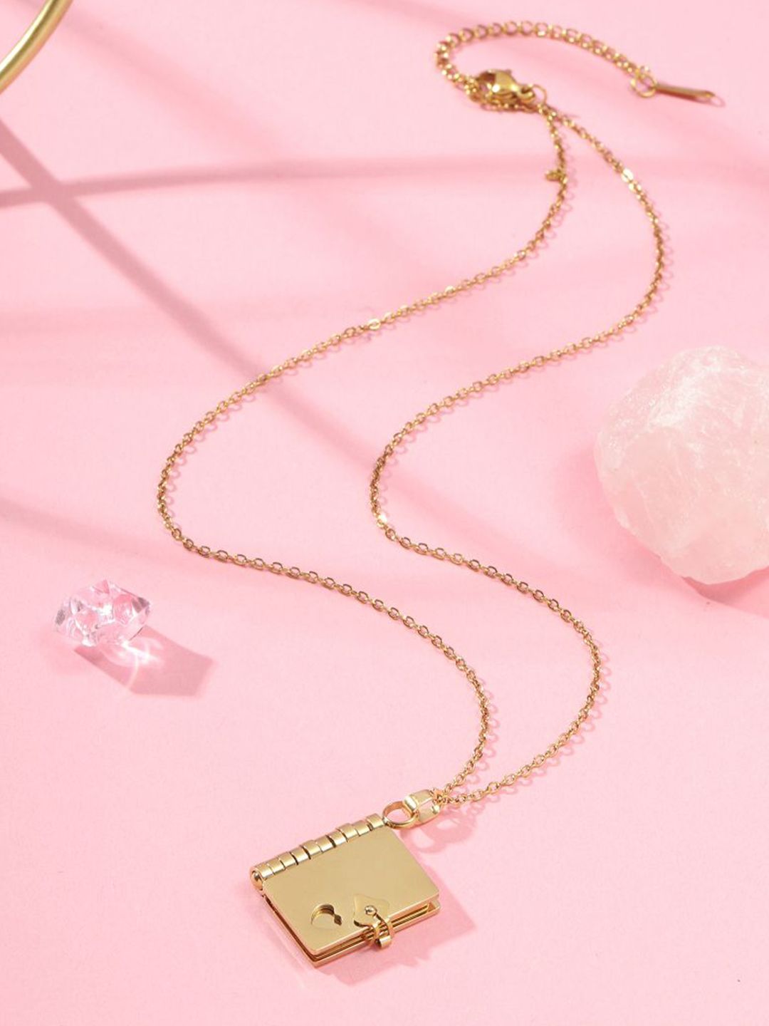 SALTY Square Shaped Pendant With Chain
