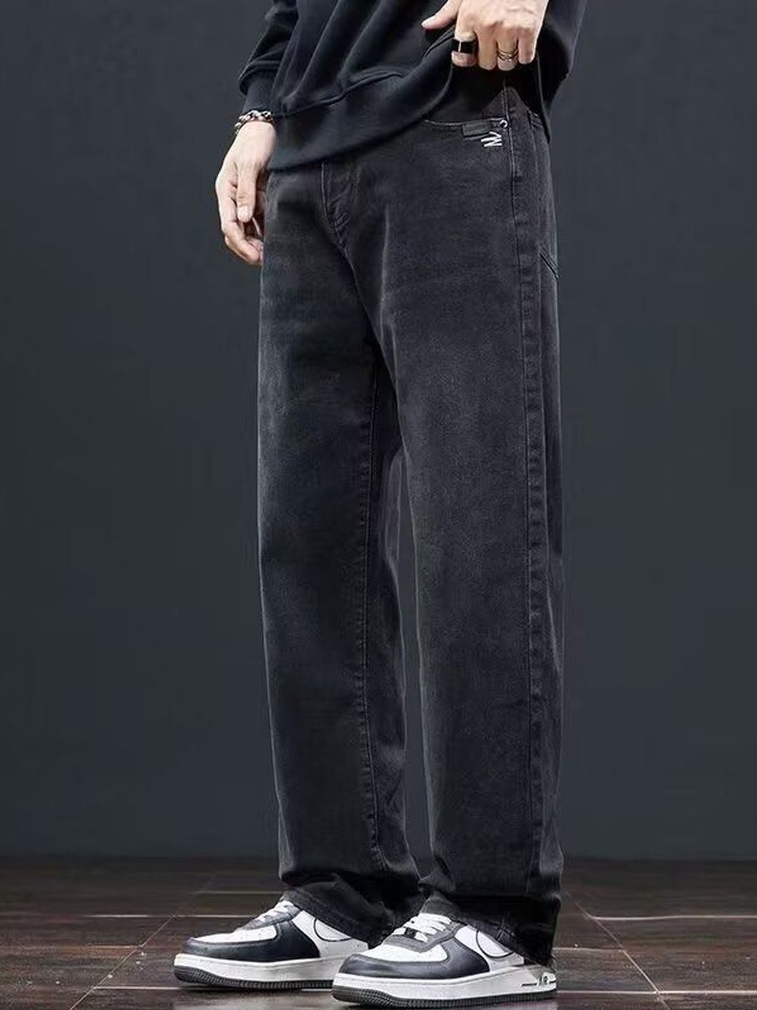 Men Straight Fit Mid-Rise Light Fade Jeans