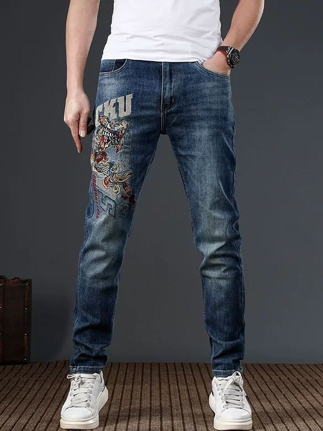 Men Skinny Fit Mid-Rise Light Fade Applique Jeans