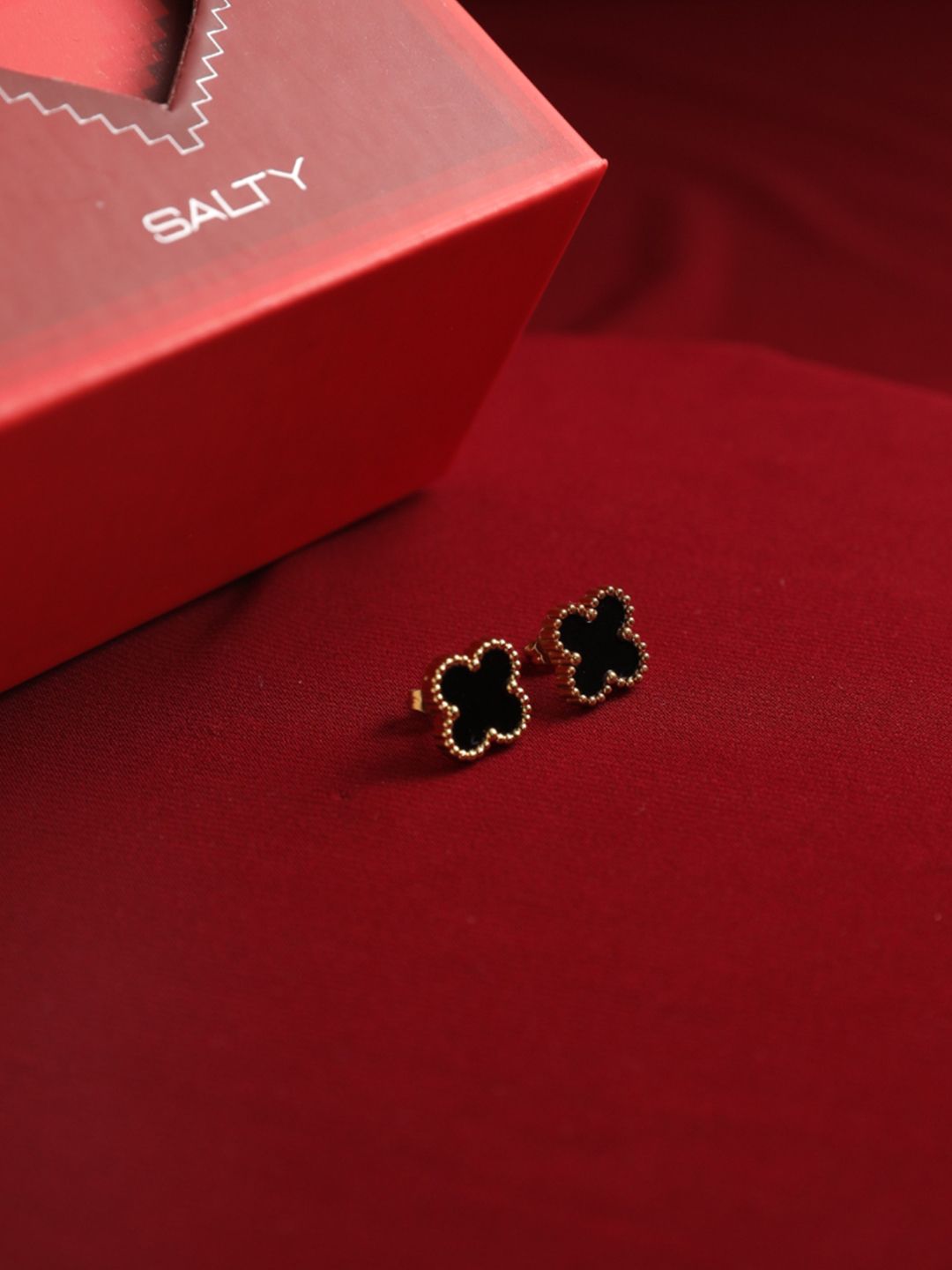 SALTY Women Posh Night Clover Earrings