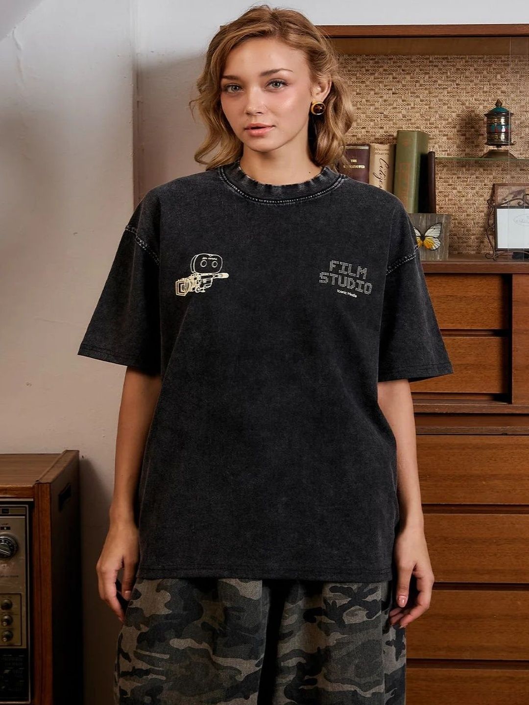 Iconic Media Oversized Graphic T-shirt