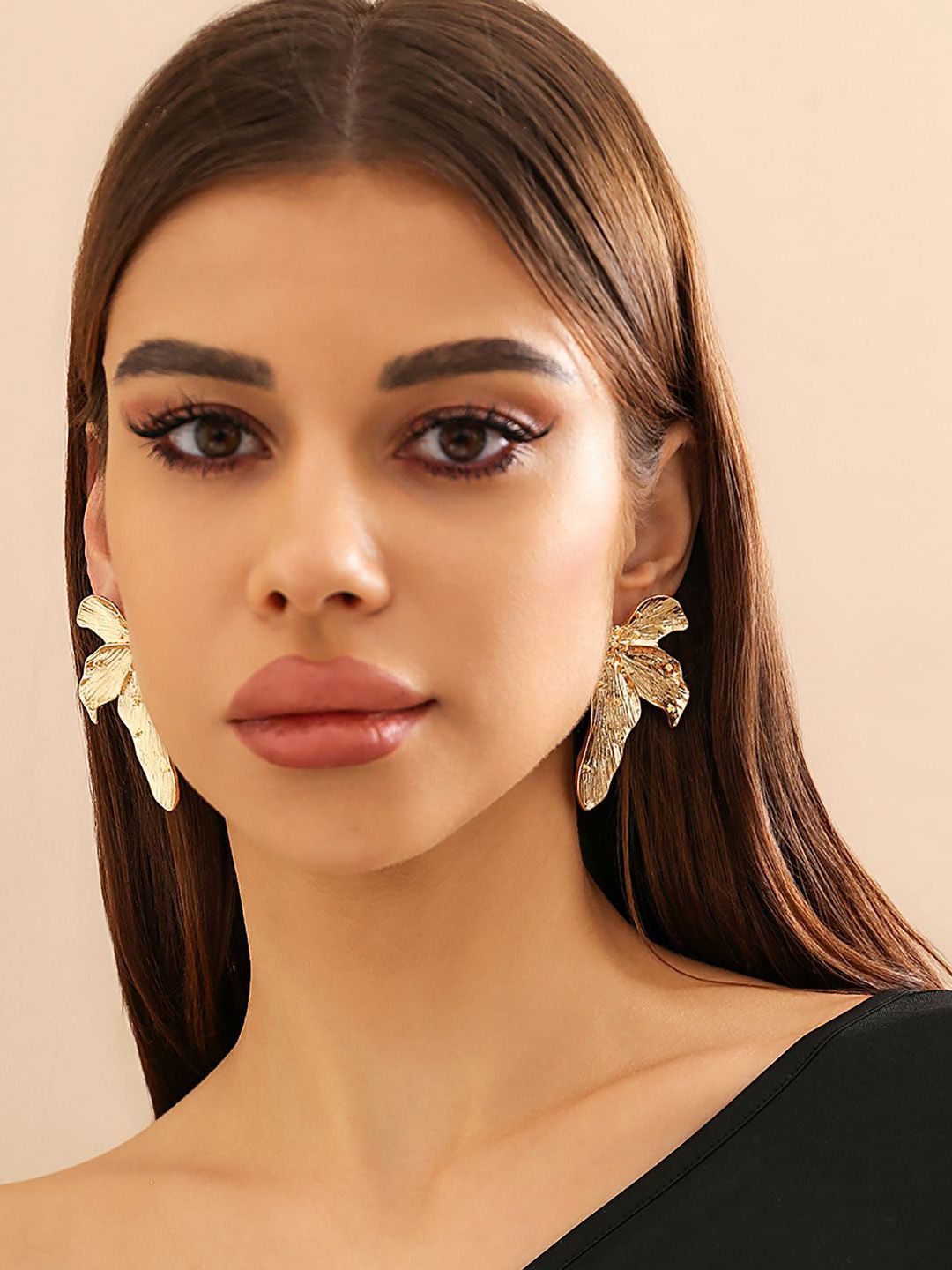 Leaf Shaped Studs Earrings
