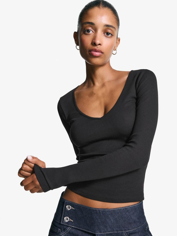 Long sleeve V-neck T-shirt