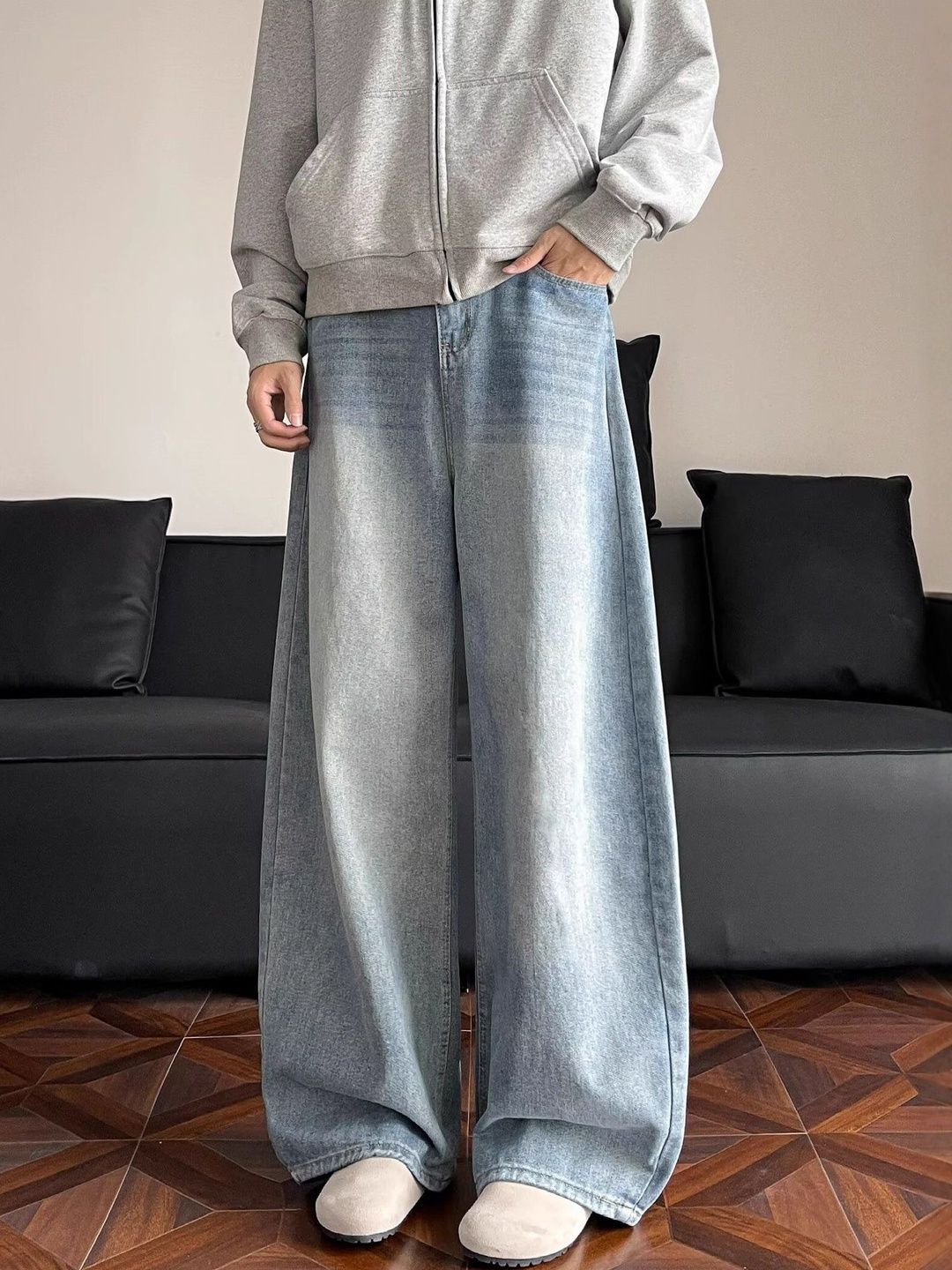 Men Wide Leg Mid-Rise Light Fade Jeans