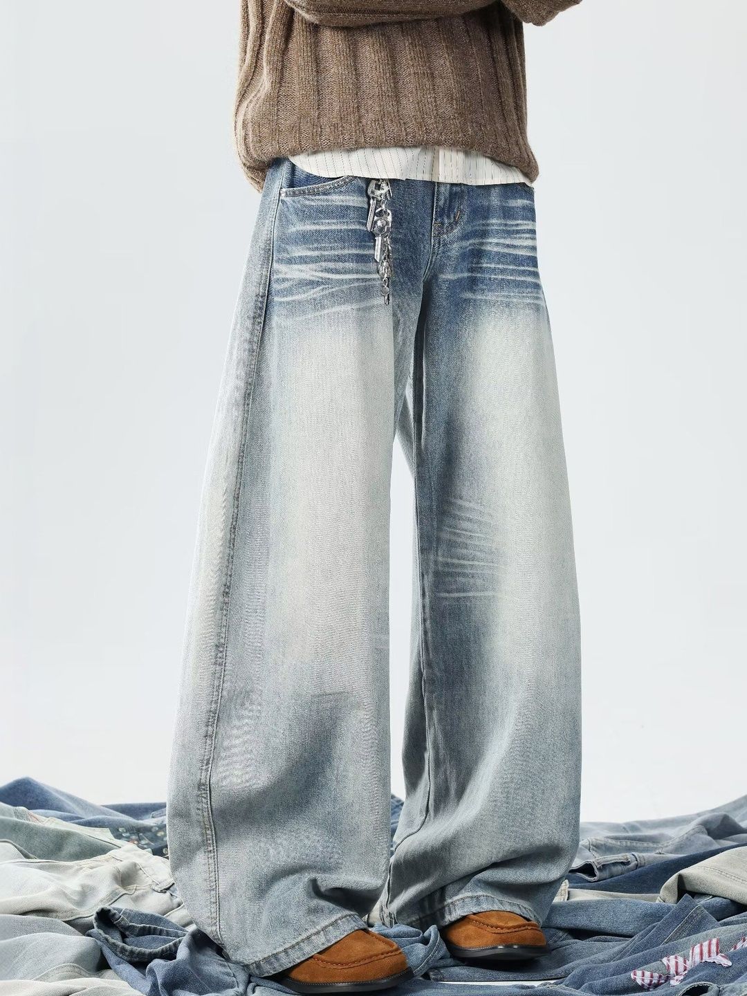 Men Wide Leg Mid-Rise Light Fade Jeans