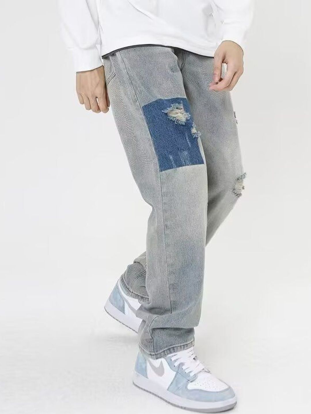 Men Regular Fit Mid-Rise Mildly Distressed Light Fade Jeans
