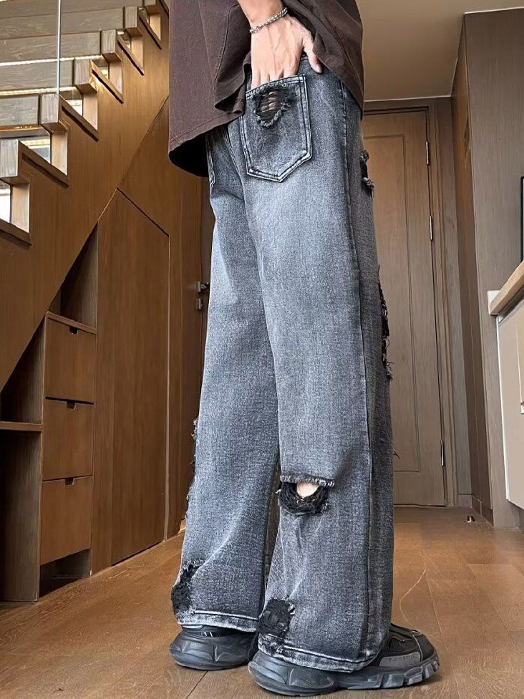 Men Baggy Mid-Rise Mildly Distressed Light Fade Jeans