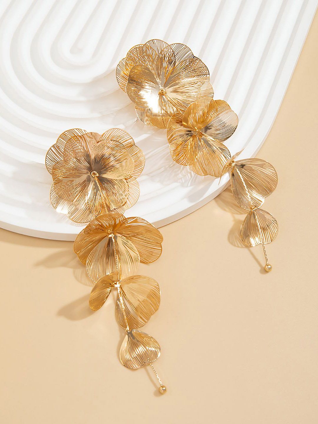 Leaf Shaped Studs Earrings