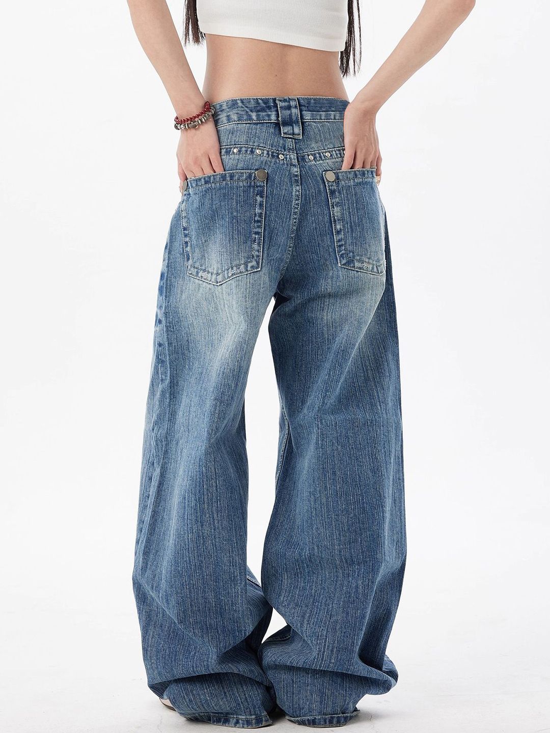 Women Relaxed Fit Mid-Rise Light Fade Jeans