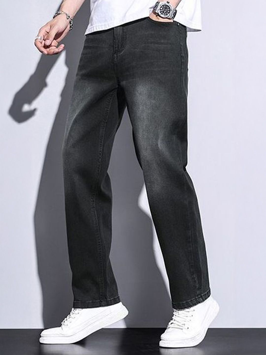 Men Regular Fit Mid-Rise Heavy Fade Jeans