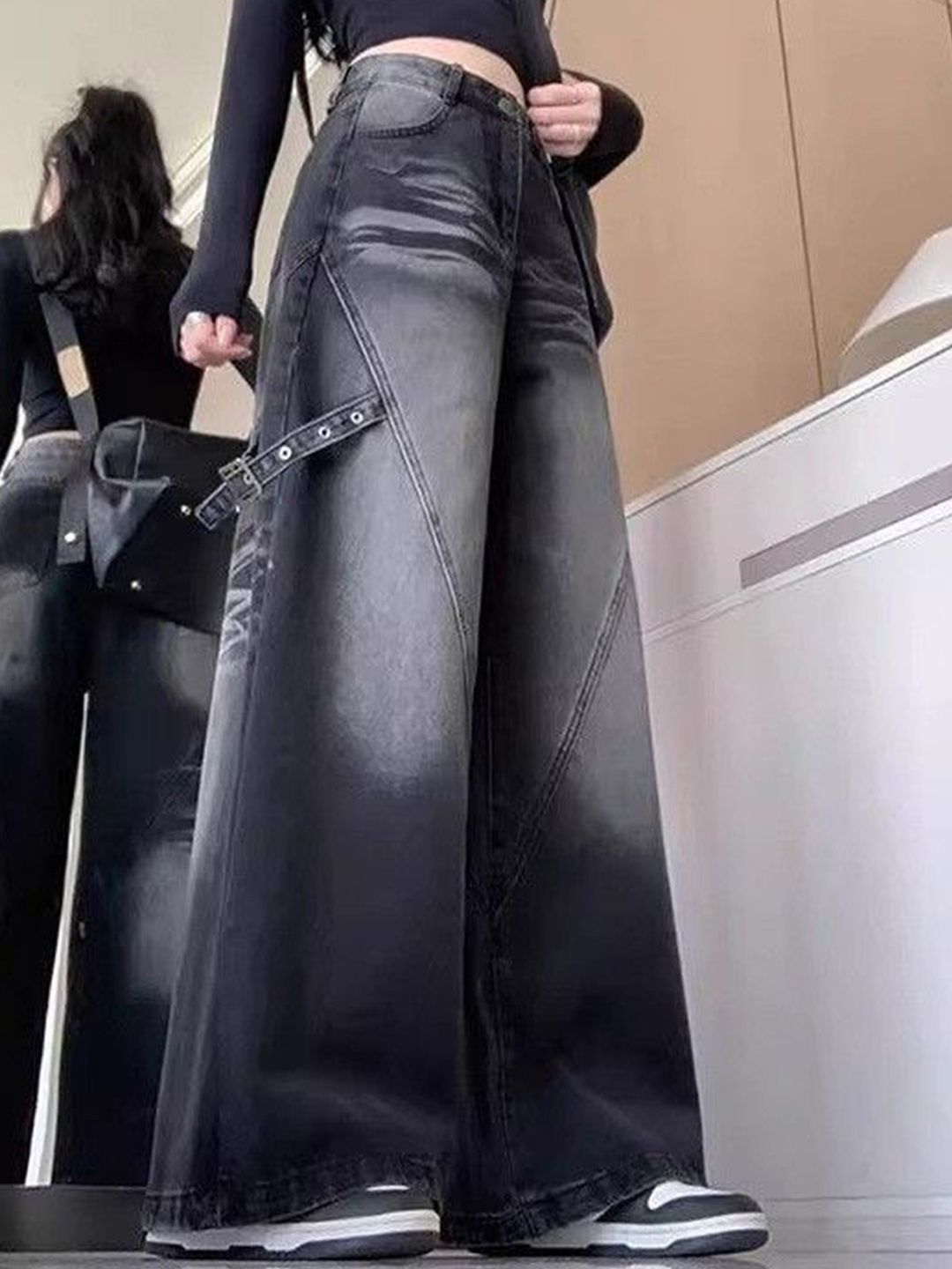 Women Baggy Fit Mid-Rise Light Fade Jeans