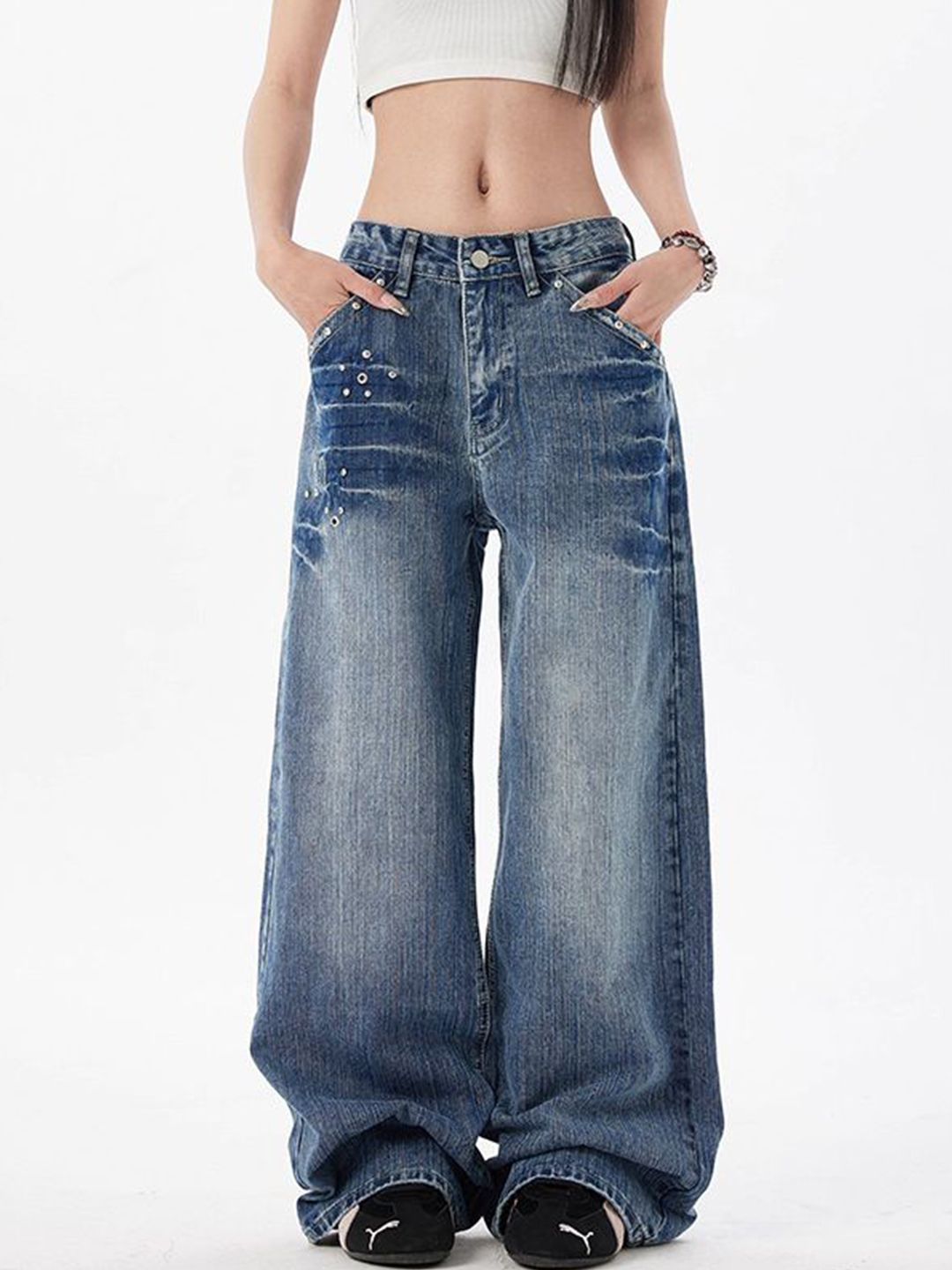 Women Relaxed Fit Mid-Rise Light Fade Jeans