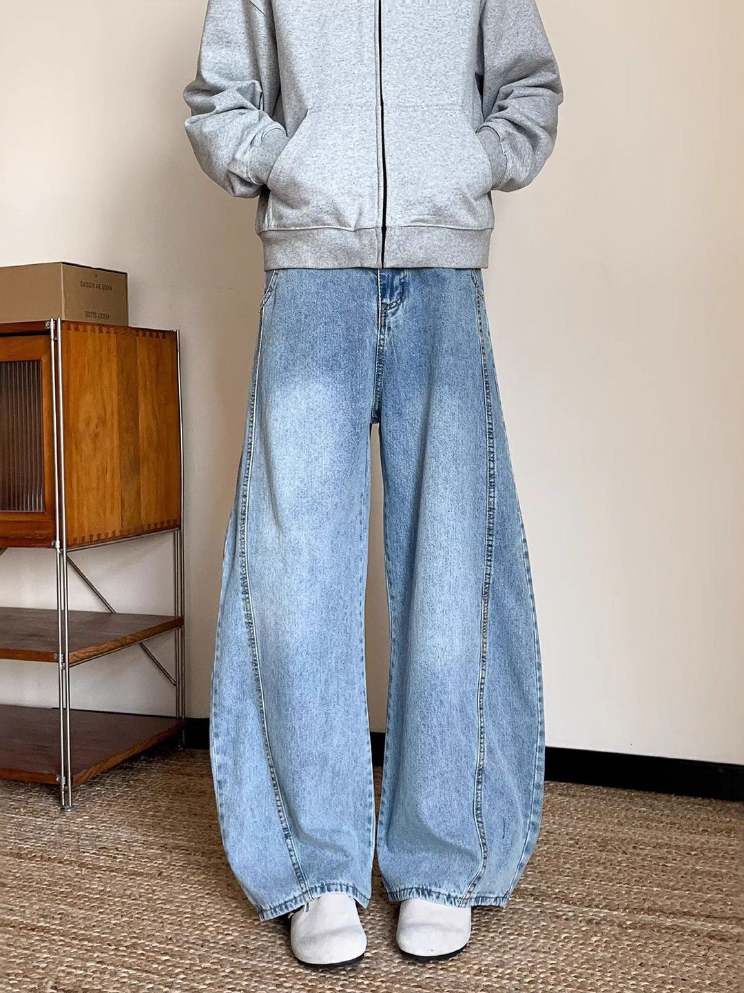 Men Wide Leg Mid-Rise Light Fade Jeans