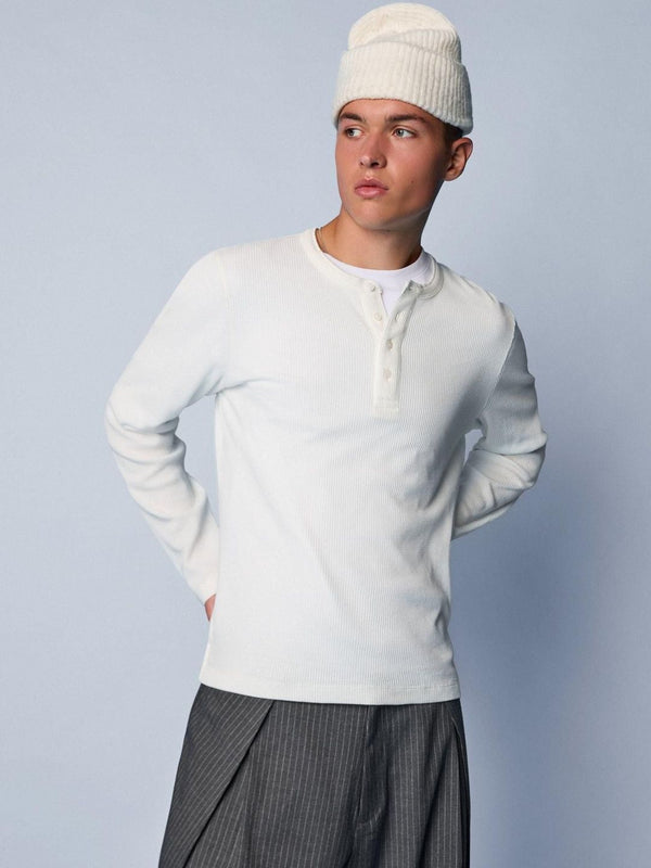 Long-sleeve slim-fit Henley collar T-shirt