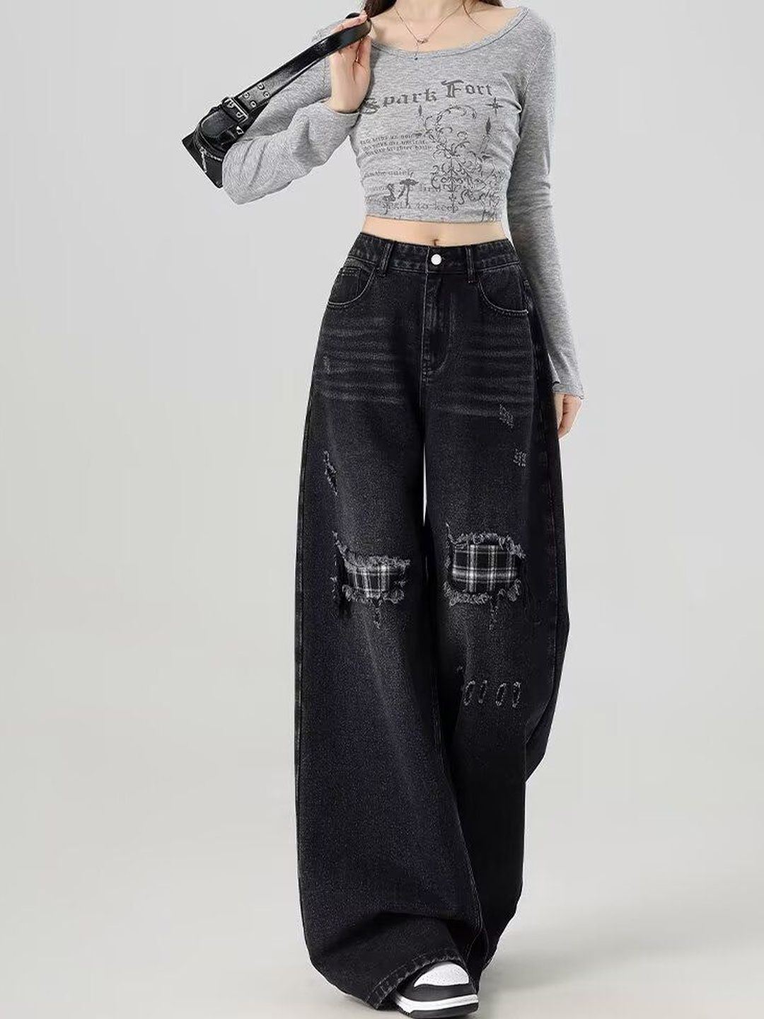 Women Flared Mid-Rise Mildly Distressed Light Fade Jeans
