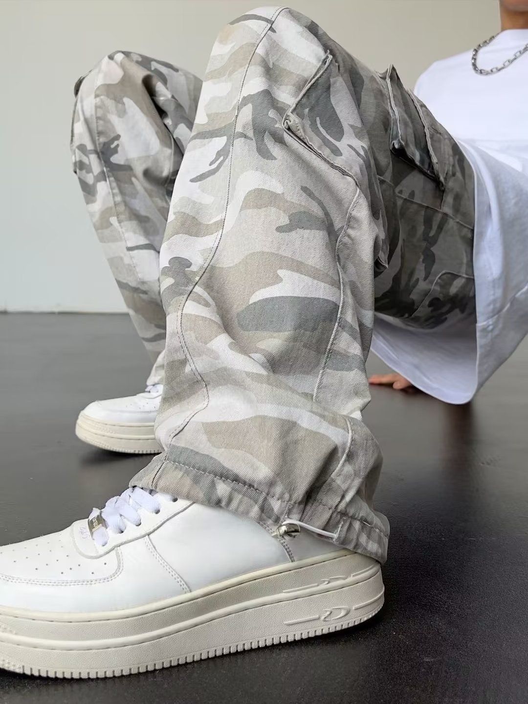 Men Relaxed Fit Mid-Rise Printed Jeans