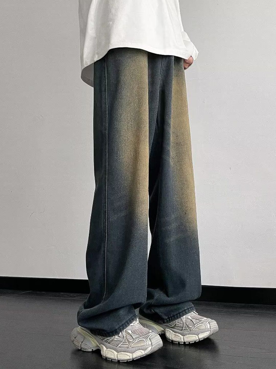 Men Mid-Rise Heavy Fade Wide Leg Jeans