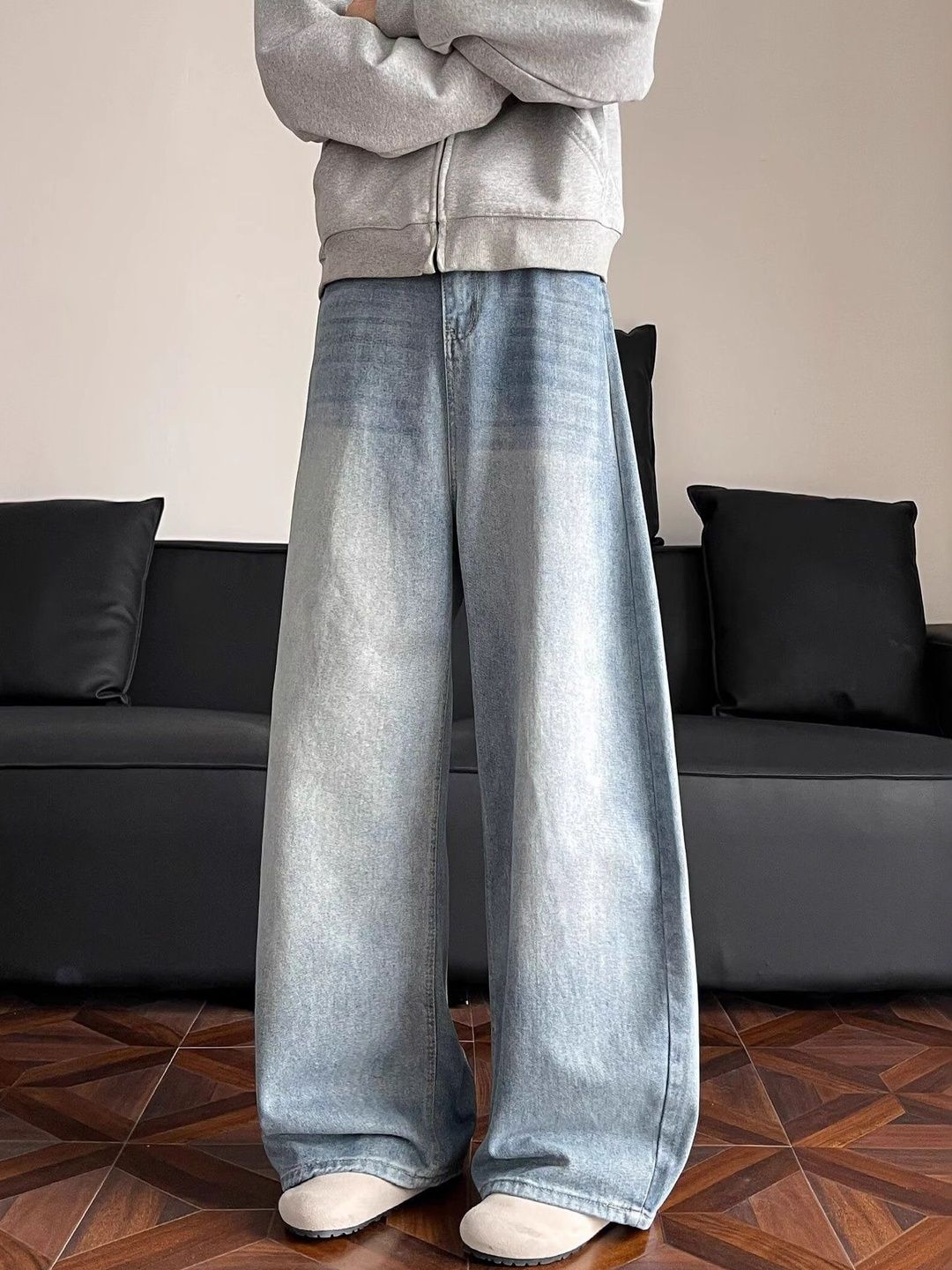 Men Wide Leg Mid-Rise Light Fade Jeans