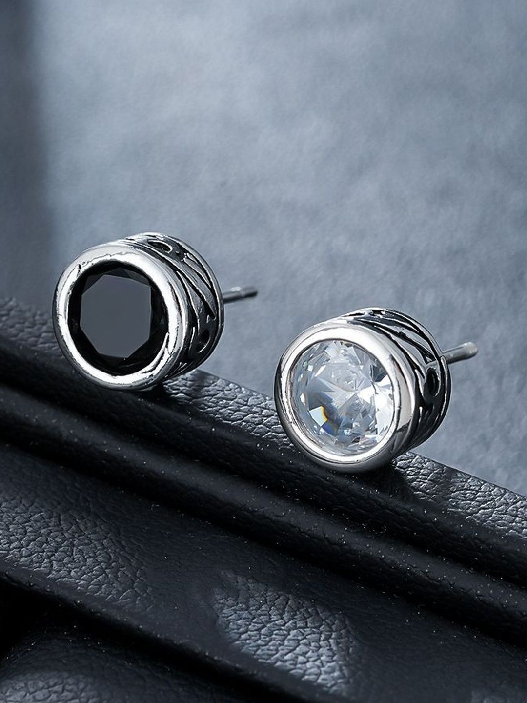 Men Copper-Plated Zircon Studded Circular Shaped Studs