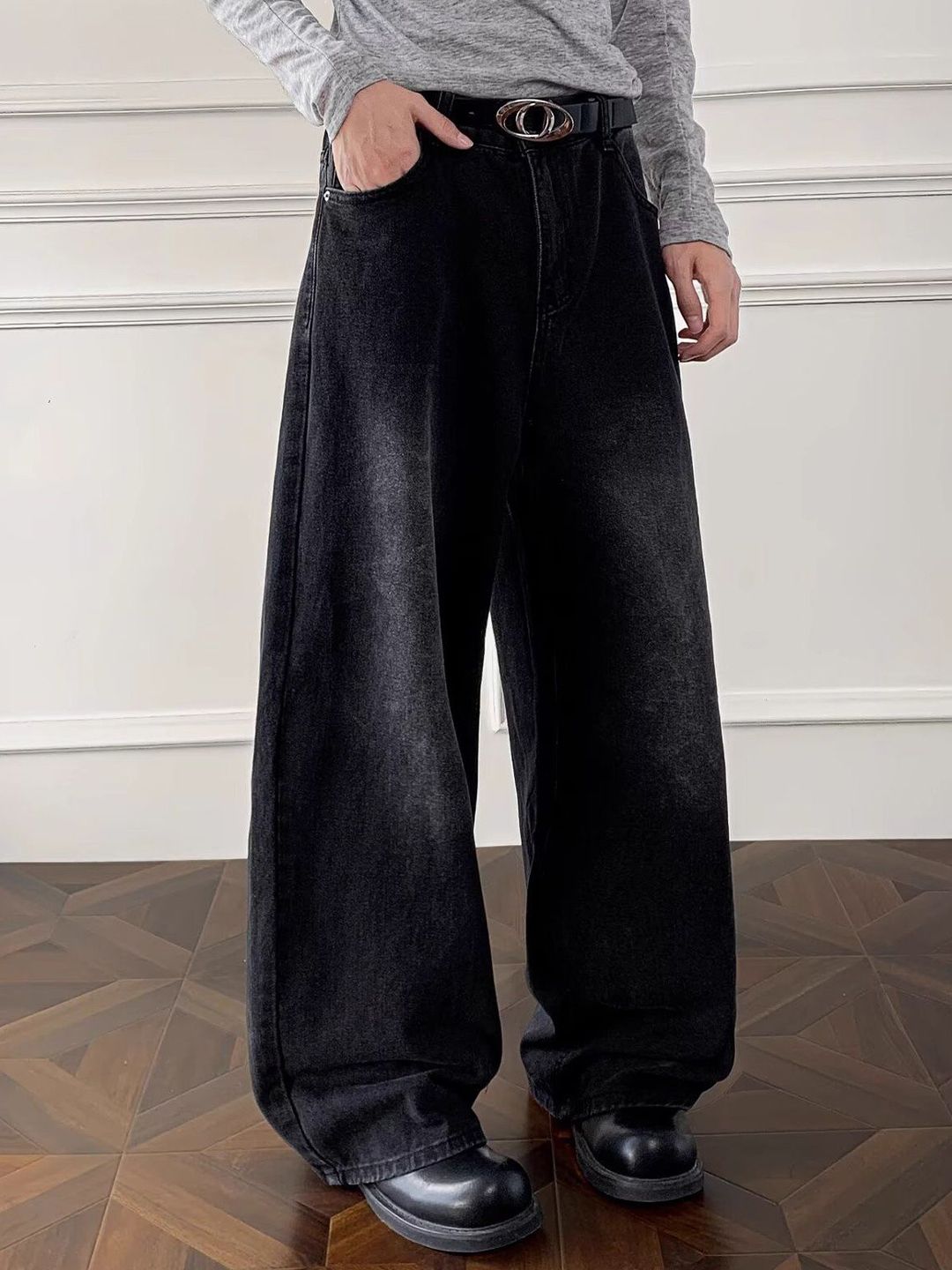 Men Relaxed Fit Mid-Rise Light Fade Jeans