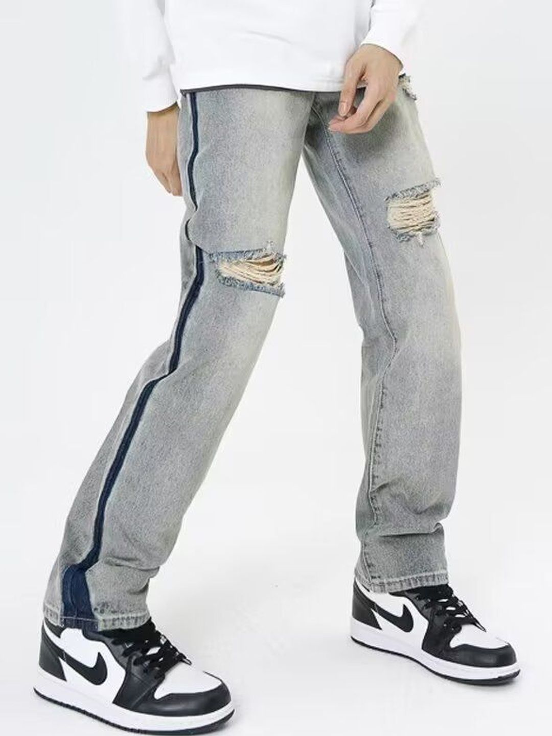 Men Regular Fit Mid-Rise Slash Knee Light Fade Jeans