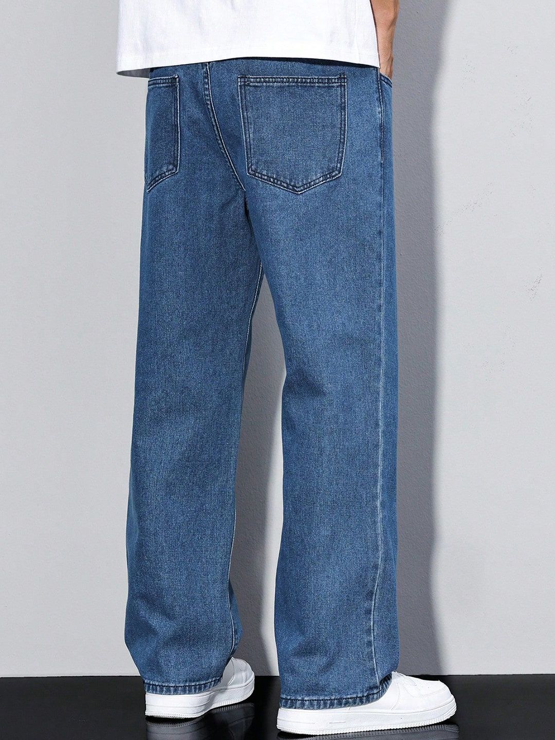Men Straight Fit Mid-Rise Stretchable Jeans