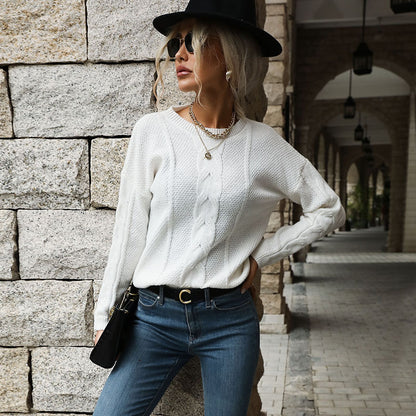 Loose Cable Knit Pullover with Crewneck and Long Sleeves