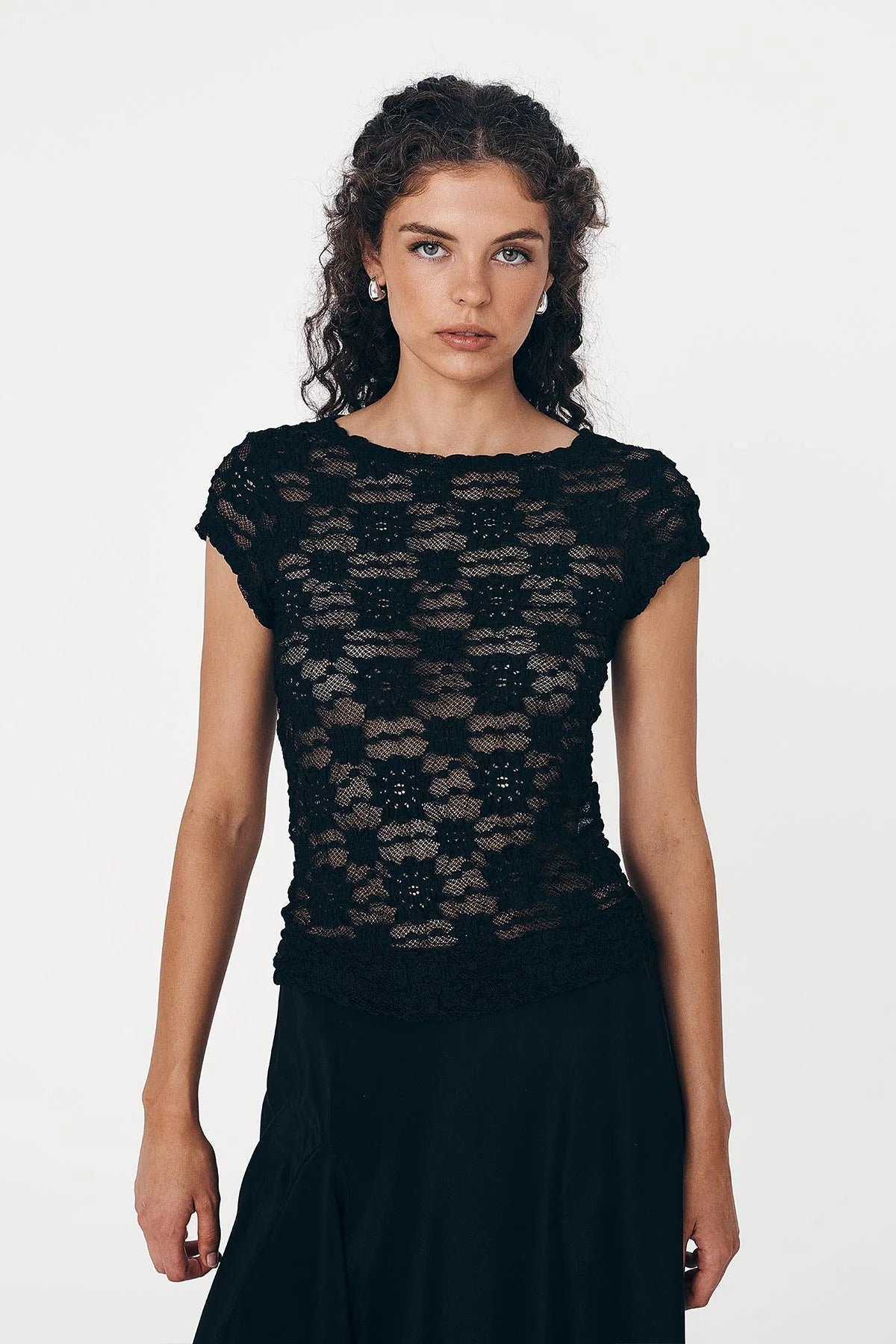 Fitted Floral Lace Top with Crew Neck and Short Sleeves