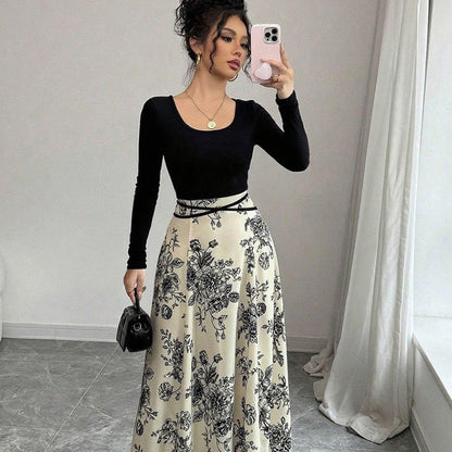 Floral Print A-Line Maxi Dress with Square Neck and Long Sleeves