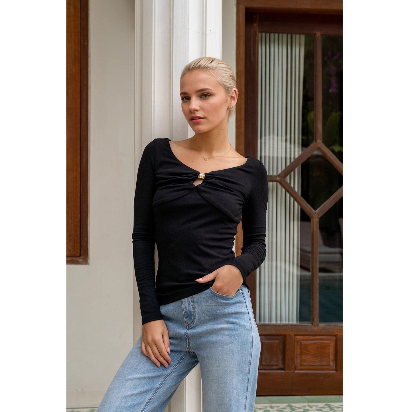 Fitted Long-Sleeve Knit Top with V-Neck and Ring Detail