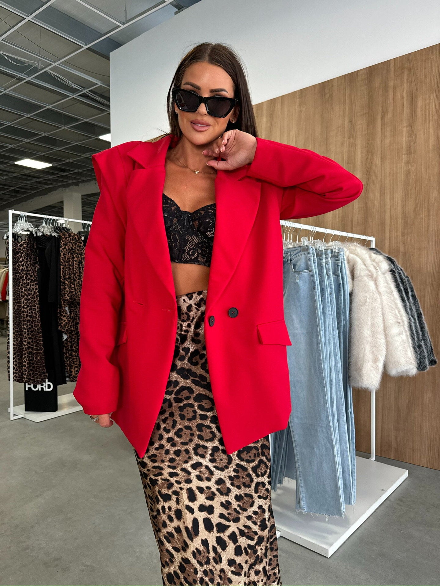 Oversized Blazer with Structured Shoulders and Lapel